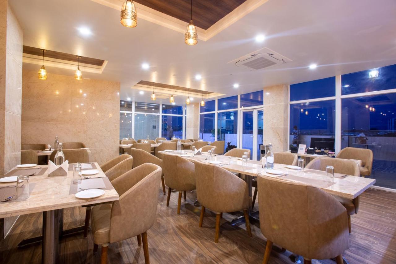 Kingston Hotel Bangalore Exterior photo